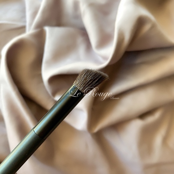 Nars travel size mini 43 eyeshadow brush - Picture 4 of 5